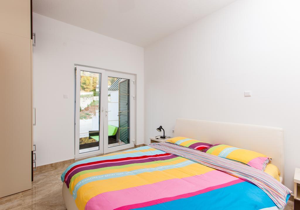 La Perla Apartments Sutivan Room photo